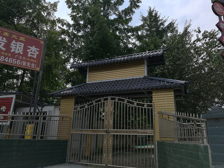 郫縣友愛(ài)鎮(zhèn)銀杏莊園農(nóng)家樂(lè)樹(shù)脂瓦門(mén)頭